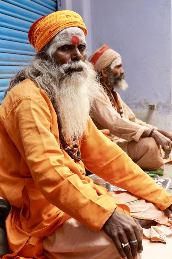feehan-visual-best-people-photo-hindu-pilgrims-meditating-sacred-city-varanasi-india