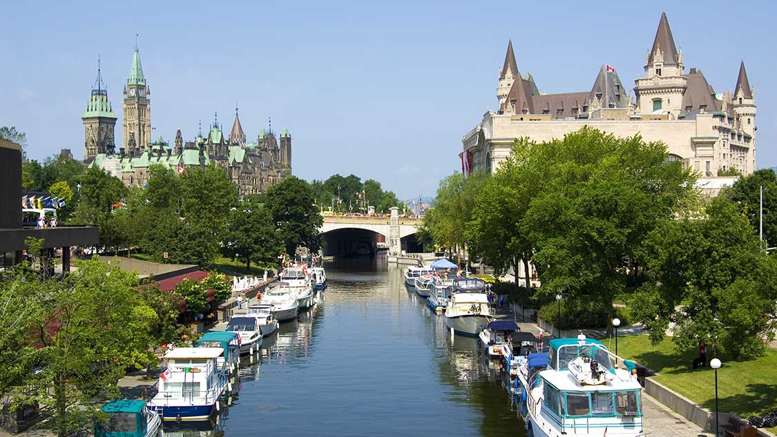 How-to-experience-the-Rideau-Canal-Feature