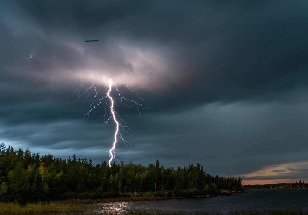 karpan-best-nature-photo-flying-storm
